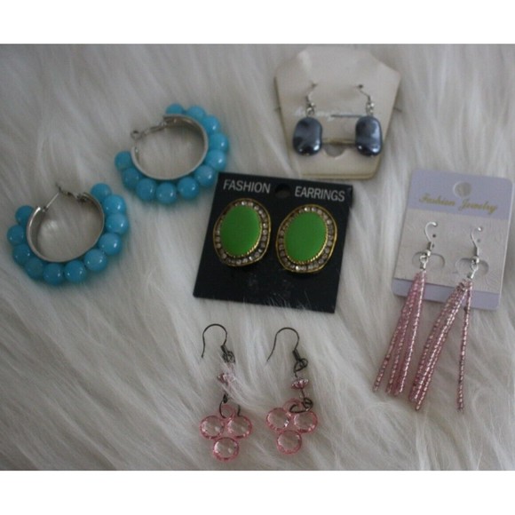 Lot of 5 Pairs Of Pierced Earrings Multi-Color NWT - Picture 1 of 3